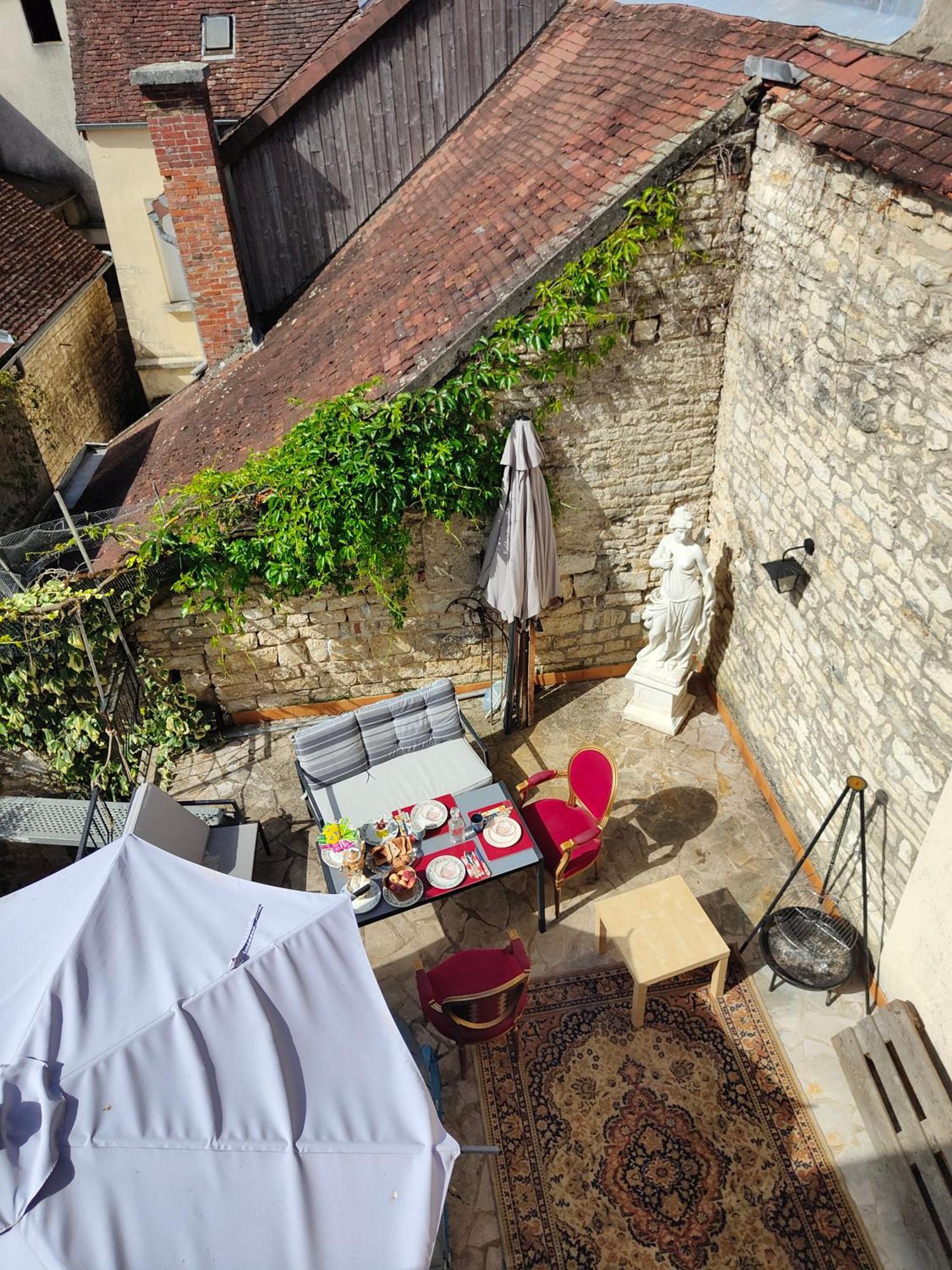 La Taniere Des Tanneries Bed & Breakfast Tonnerre Exterior photo