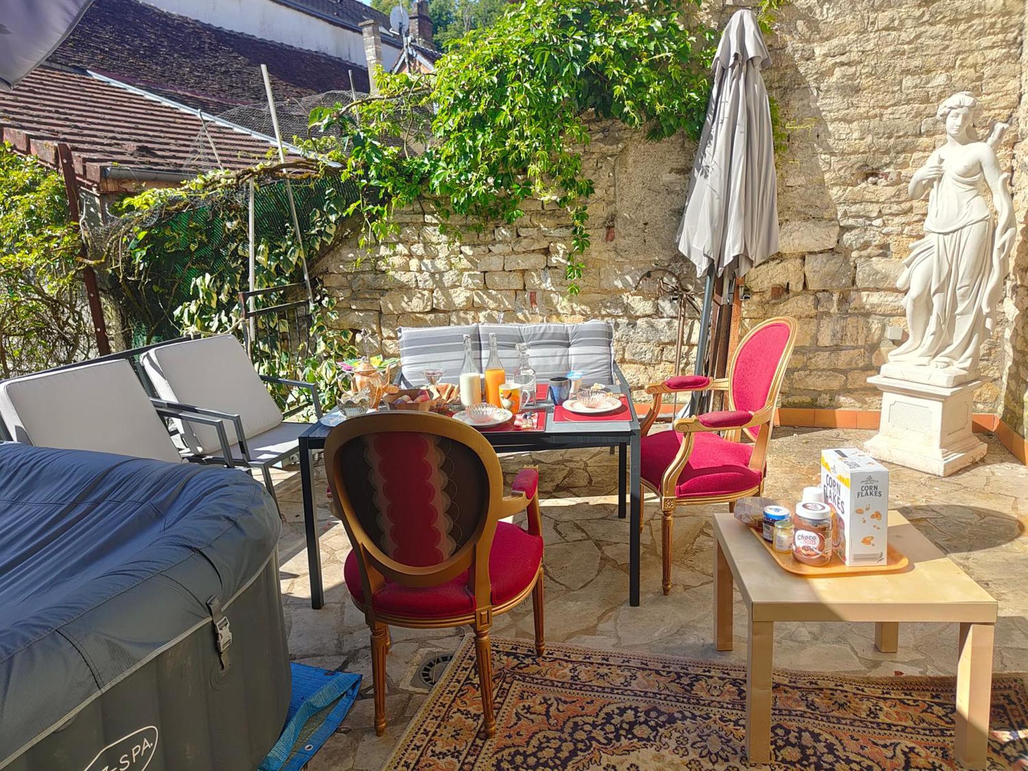 La Taniere Des Tanneries Bed & Breakfast Tonnerre Exterior photo