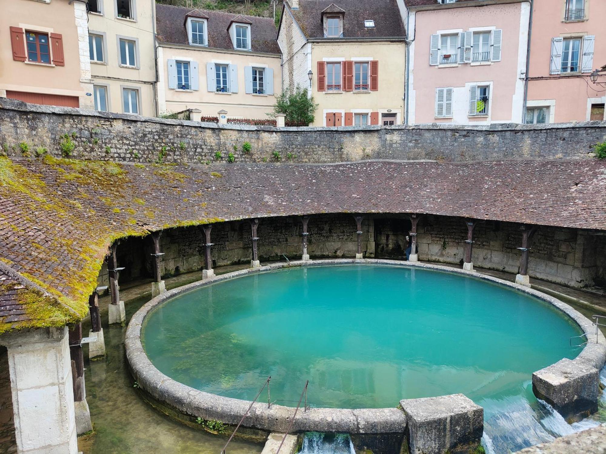 La Taniere Des Tanneries Bed & Breakfast Tonnerre Exterior photo